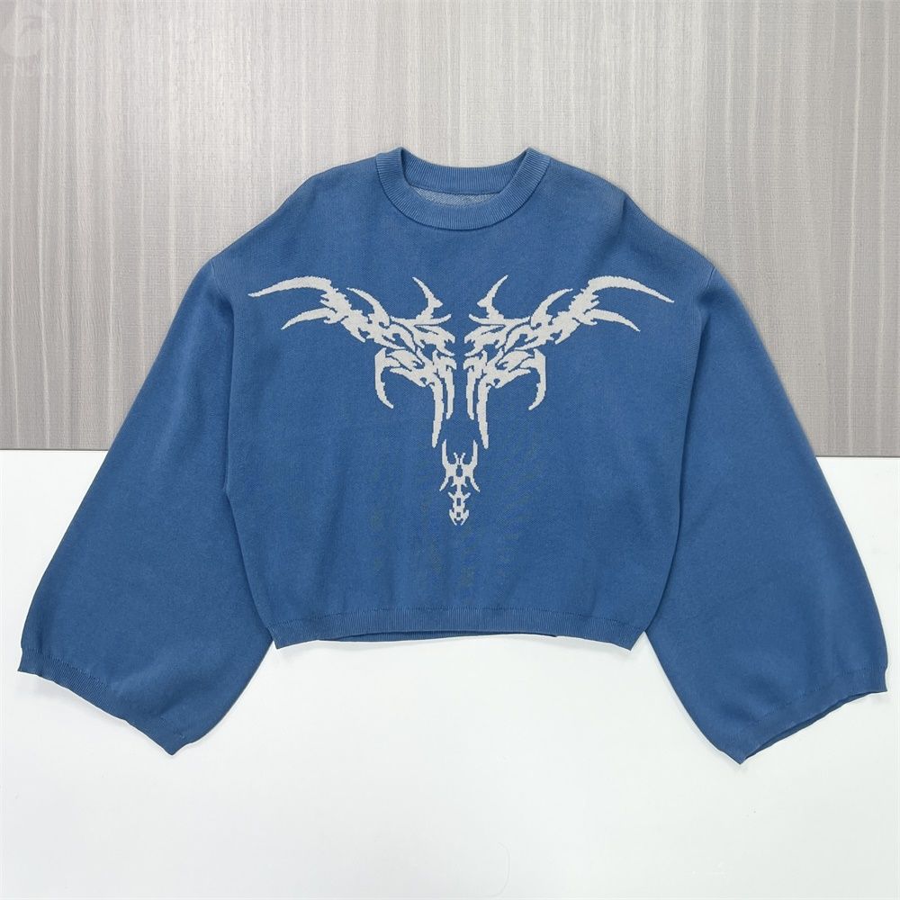 Женский вязаный свитер королевского синего цвета с рисунком (расклешенный рукав-оверсайз, укороченный крой)