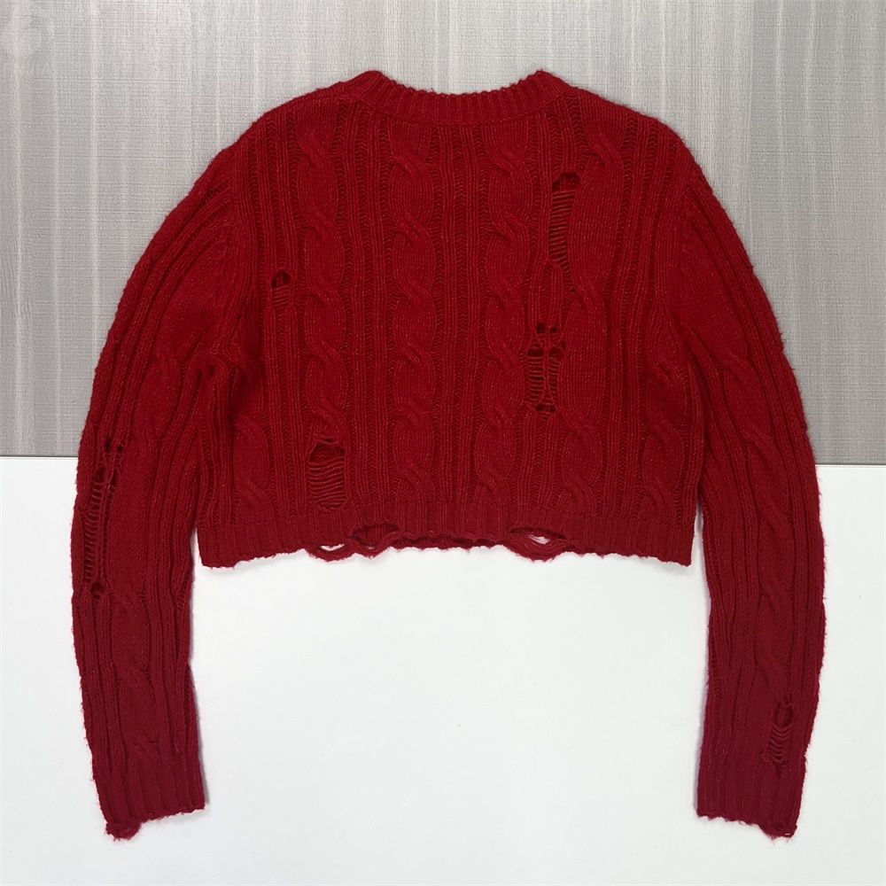 Женский свитер бордовой вязки с потертостями (укороченный крой, рваные детали)