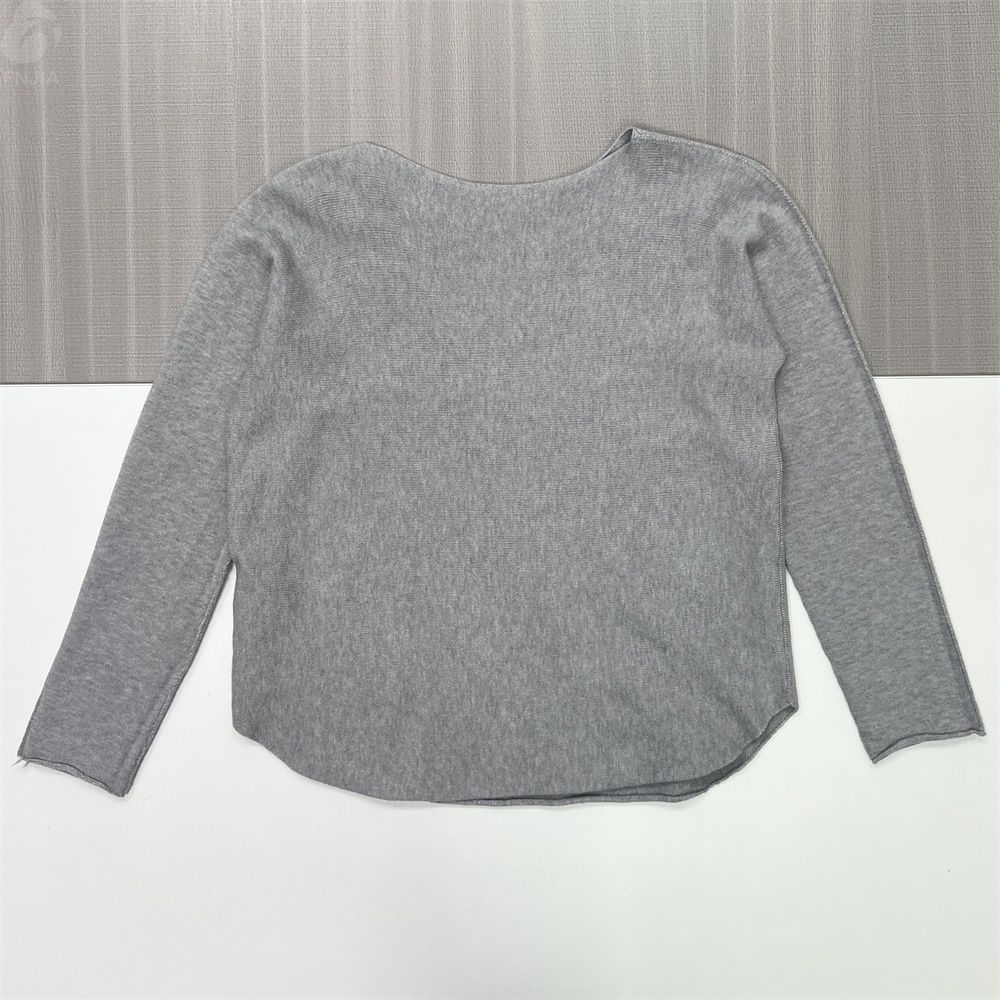 Женский вязаный топ из вереска серого цвета с вырезом лодочкой (свободный крой, закругленный низ)