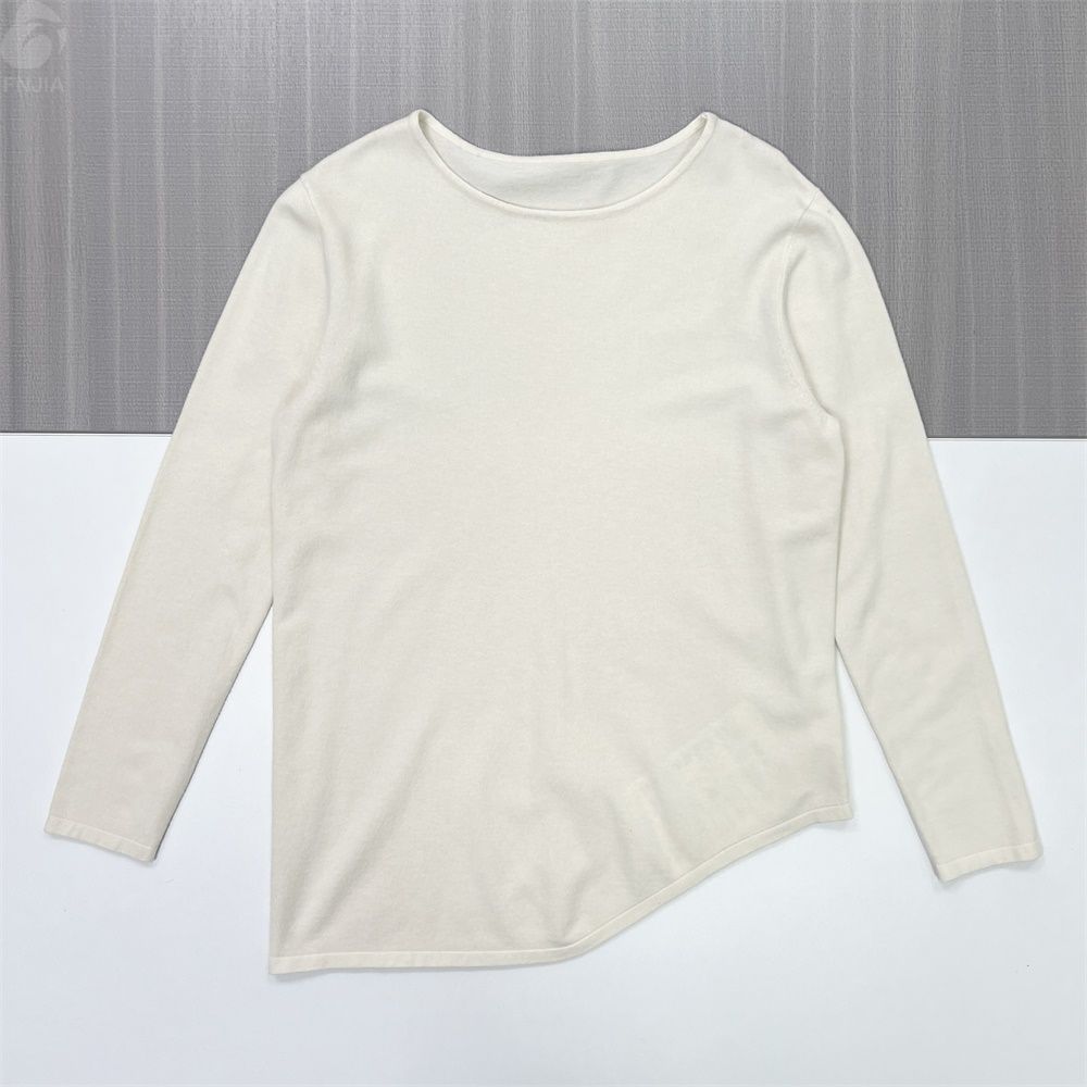 Женский вязаный топ кремового цвета с асимметричным низом (вырез лодочкой, длинный рукав)