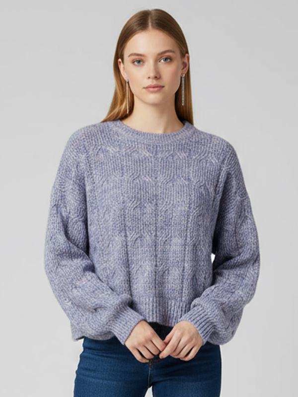 Женский свитер крупной вязки лавандового цвета (оверсайз, укороченный силуэт)
