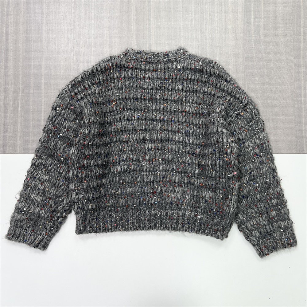 Женский вязаный свитер серого цвета в крапинку (оверсайз, текстурированная ткань и круглый вырез горловины)