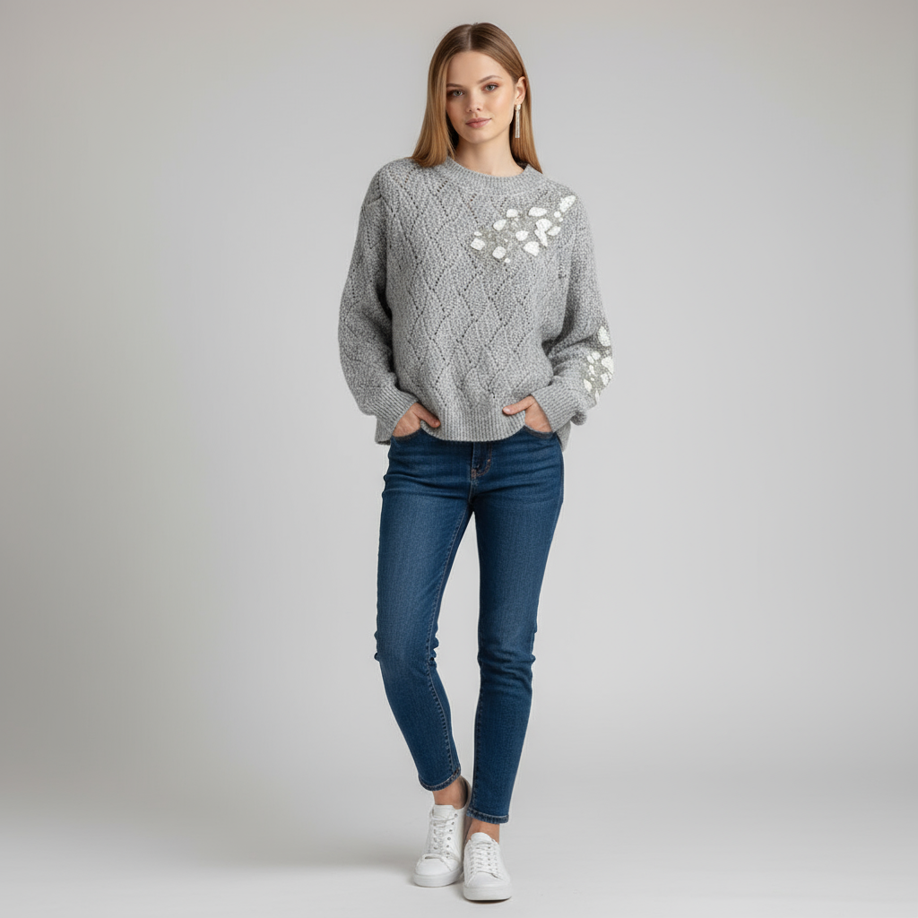 Женский серый свитер ажурной вязки с цветочным орнаментом