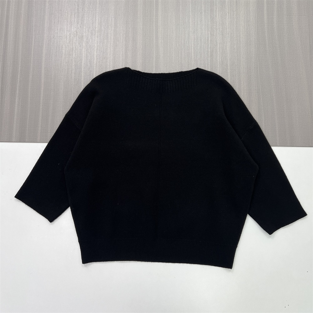 Женский черный вязаный свитер с вырезом лодочкой (оверсайз, рукав 3/4)