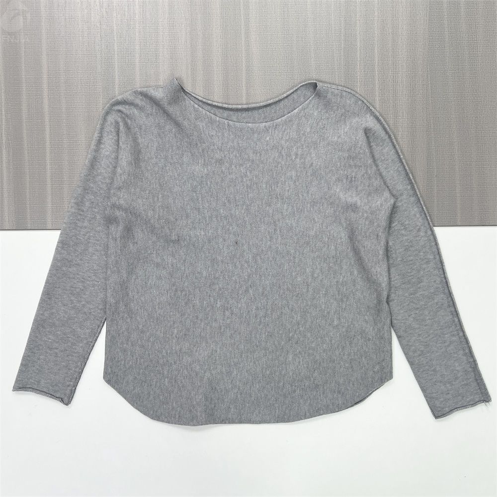 Женский вязаный топ из вереска серого цвета с вырезом лодочкой (свободный крой, закругленный низ)