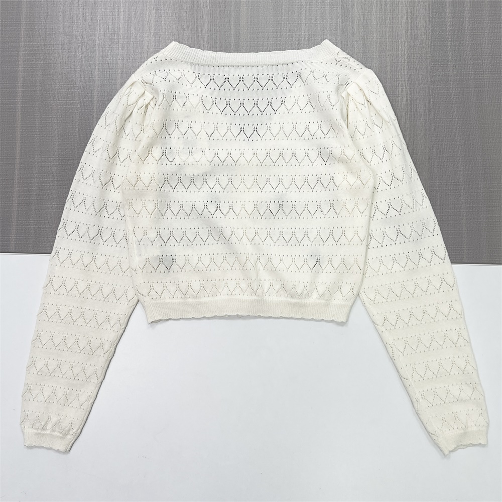 Женский белый кардиган ажурной вязки с мини-цветочной вышивкой (укороченный крой)