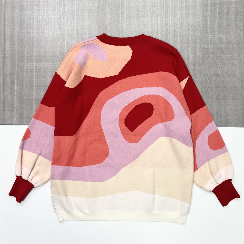 Женский вязаный свитер с многоцветным абстрактным рисунком (красные и пастельные тона)