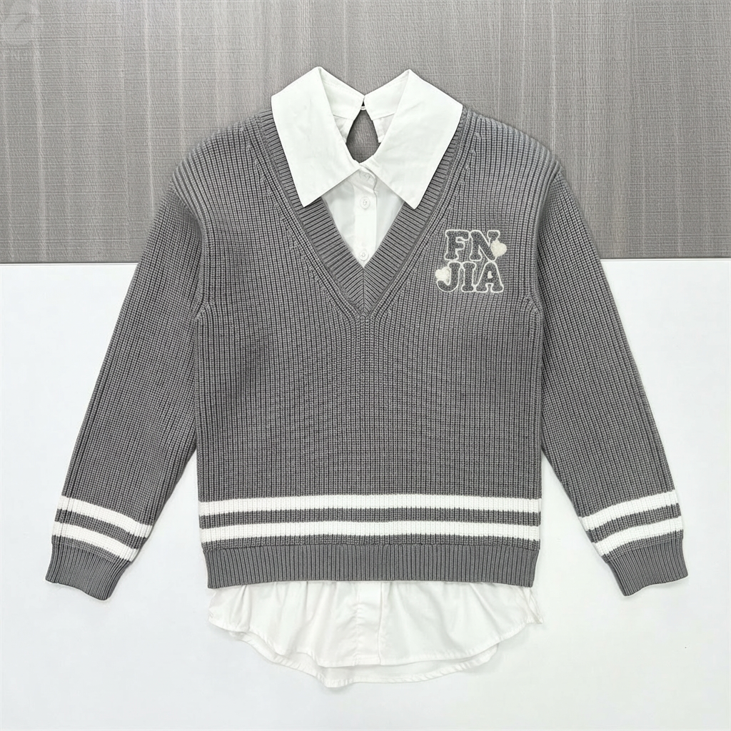 Женский серый многослойный свитер-рубашка из трикотажа в рубчик с воротником-стойкой и фирменной вышивкой