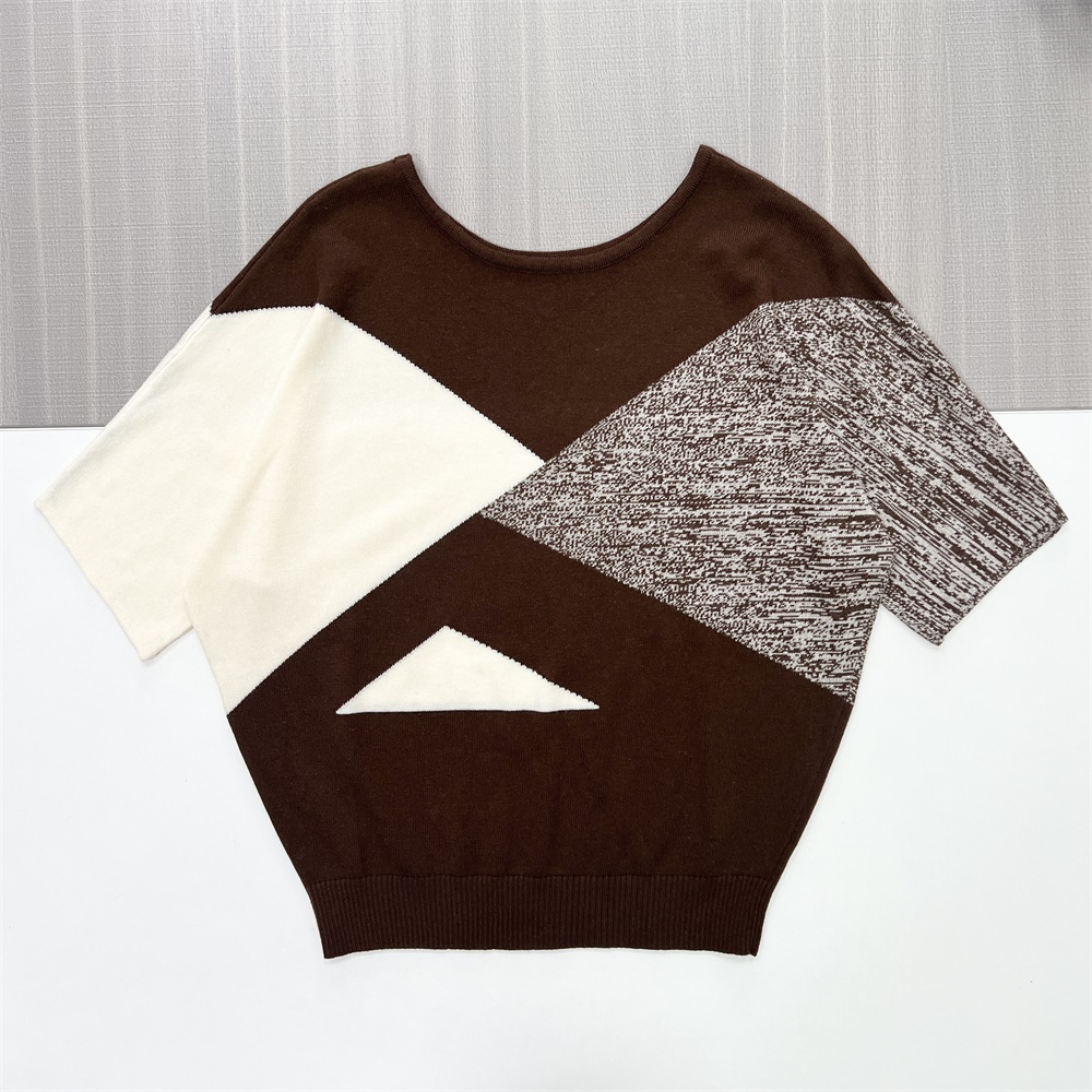 Женский вязаный топ коричневого и белого цветов с геометрическими узорами (короткий рукав)