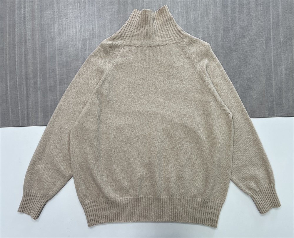 Женский бежевый вязаный свитер-водолазка с высоким воротом (облегающий крой, мягкая текстура и отделка в рубчик)